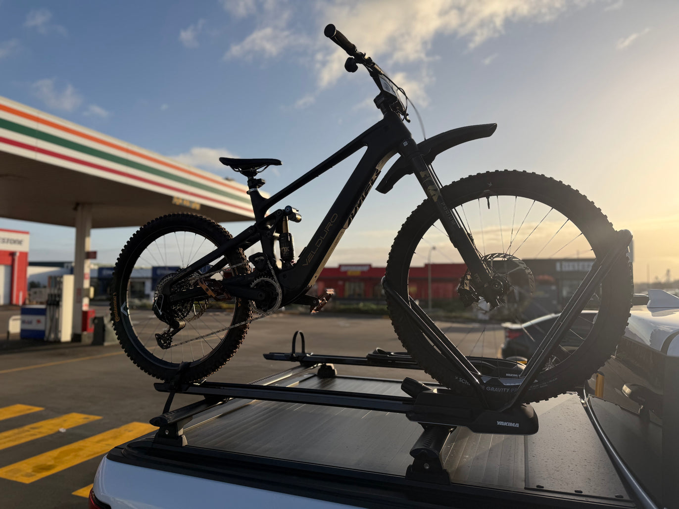 Velduro Rogue electric mountain bike on Yakima bike rack